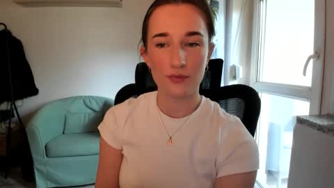Snapshot of oliviaaa2003 chatting on 06.01.26 Oliwiaa2004 online show from 06.01.26