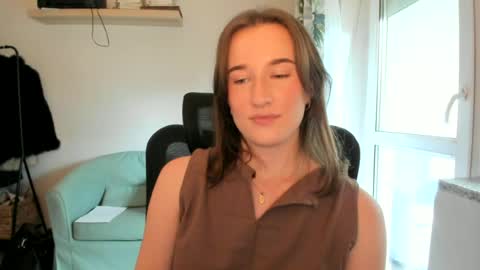 Snapshot of oliviaaa2003 chatting on 06.29.26 Oliwiaa2004 online show from 06.29.26
