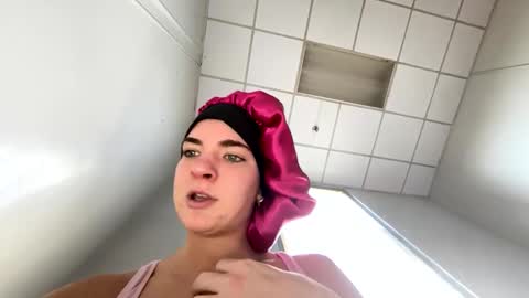 Snapshot of oliviaaraee chatting on 02.06.26 oliviaaraee online show from 02.06.26