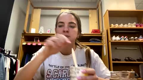 Snapshot of oliviaaraee chatting on 02.09.26 oliviaaraee online show from 02.09.26