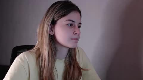 Snapshot of oliviademur chatting on 10.01.25 Olivia and Niko online show from 10.01.25