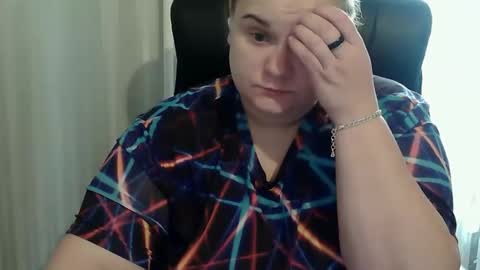 Snapshot of oliviaermesx chatting on 10.13.25 OliviaErmesx online show from 10.13.25