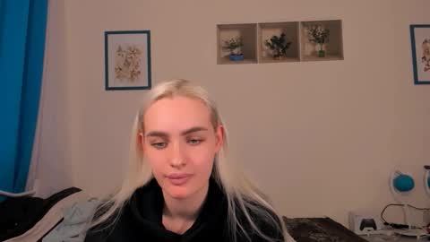Snapshot of oliviahappy chatting on 05.13.26 oliviaBeauty online show from 05.13.26