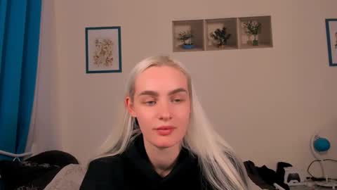 Snapshot of oliviahappy chatting on 05.18.26 oliviaBeauty online show from 05.18.26