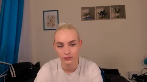 Snapshot of oliviahappy chatting on 05.31.26 oliviaBeauty online show from 05.31.26