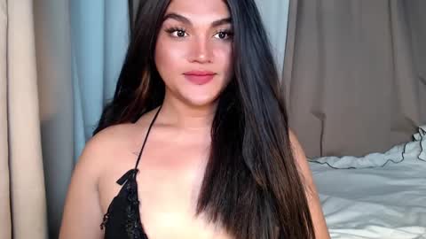 oliviahot22 online show from 12.17.24