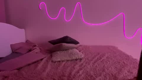 Olivia online show from 12.12.24