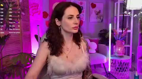 Snapshot of oliviamcclean chatting on 06.17.26 Liv online show from 06.17.26