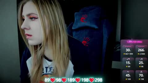 Snapshot of oliviamunk chatting on 09.30.25 . online show from 09.30.25