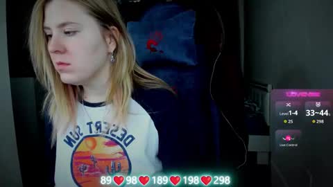 Snapshot of oliviamunk chatting on 10.01.25 . online show from 10.01.25