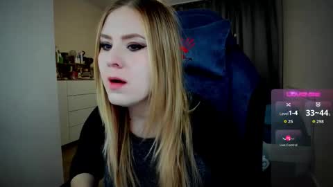 Snapshot of oliviamunk chatting on 10.11.25 . online show from 10.11.25