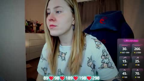 Snapshot of oliviamunk chatting on 10.21.25 . online show from 10.21.25