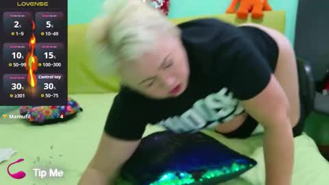 Snapshot of oliviaparadise chatting on 11.06.25 oliviaparadise online show from 11.06.25