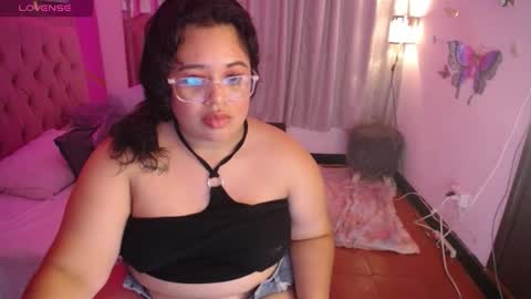 Snapshot of oliviia_cute chatting on 10.10.25 oliviia_cute online show from 10.10.25