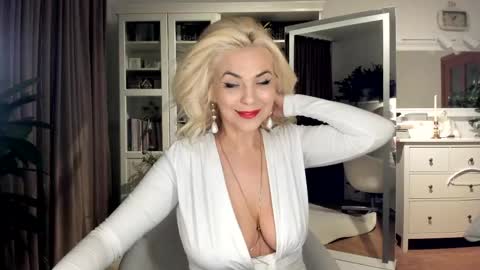 ollalla7 online show from 04.18.26