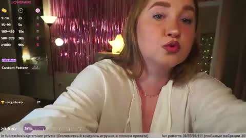 Snapshot of ollydoll chatting on 08.05.26 OllyDoll online show from 08.05.26