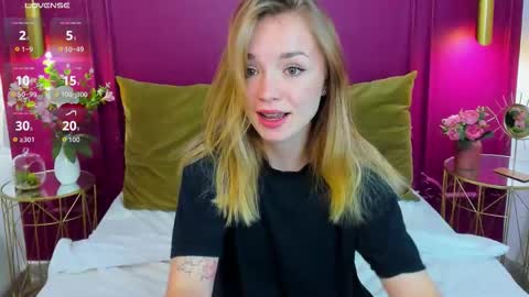 Snapshot of ollyvirg chatting on 10.06.25 Amely online show from 10.06.25