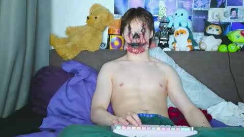 Snapshot of ololkd chatting on 10.31.25 Tony online show from 10.31.25