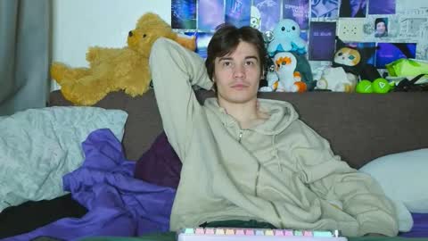 Snapshot of ololkd chatting on 11.04.25 Tony online show from 11.04.25