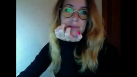 olyra11 online show from 10.09.25