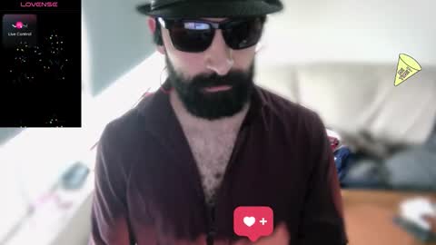 Snapshot of ona_nisme chatting on 10.18.25 ona nisme online show from 10.18.25