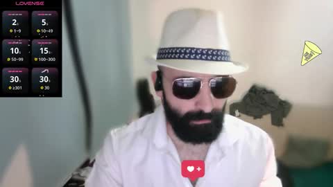 Snapshot of ona_nisme chatting on 10.26.25 ona nisme online show from 10.26.25