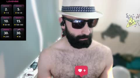 Snapshot of ona_nisme chatting on 10.31.25 ona nisme online show from 10.31.25