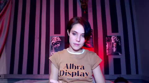 Snapshot of onaloon chatting on 11.21.25 onaloon online show from 11.21.25