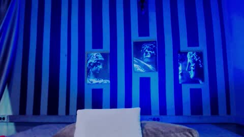 Snapshot of onaloon chatting on 12.20.25 onaloon online show from 12.20.25