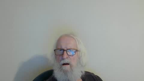 Snapshot of onanister chatting on 10.22.25 Somewhere over the rainbow online show from 10.22.25