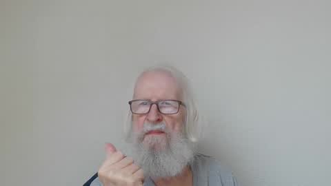 Snapshot of onanister chatting on 11.04.25 Somewhere over the rainbow online show from 11.04.25