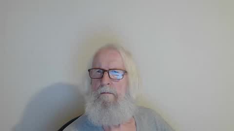 Snapshot of onanister chatting on 11.11.25 Somewhere over the rainbow online show from 11.11.25