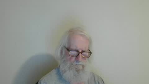 Snapshot of onanister chatting on 11.13.25 Somewhere over the rainbow online show from 11.13.25