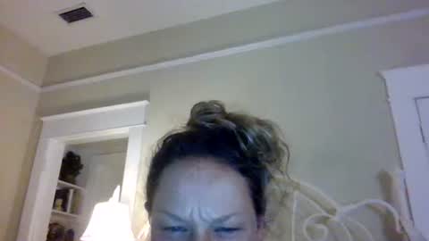 Snapshot of onaswims chatting on 06.22.26 onaswims online show from 06.22.26