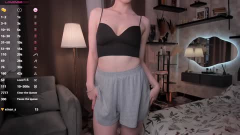 Snapshot of one_1ove chatting on 10.07.25 Ana online show from 10.07.25