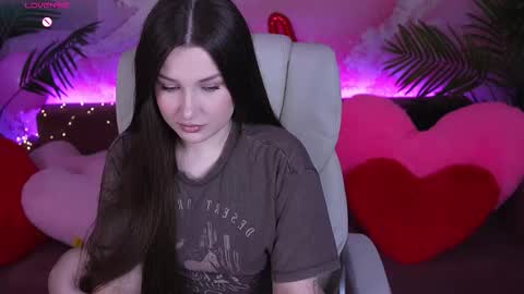 L A Y A online show from 02.15.26