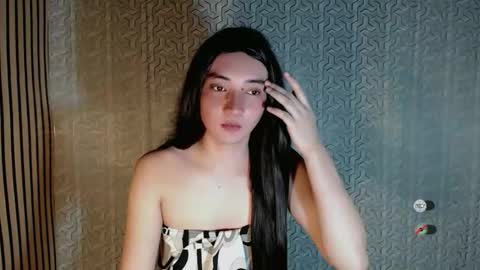 Snapshot of onelesslonelygirl69 chatting on 05.06.26 KLIER online show from 05.06.26