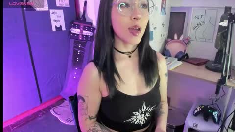 Snapshot of oni_dakotta chatting on 09.29.25 oni_dakotta online show from 09.29.25