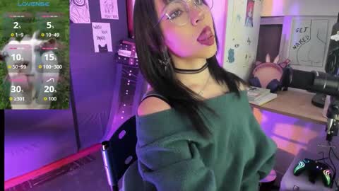 Snapshot of oni_dakotta chatting on 09.30.25 oni_dakotta online show from 09.30.25