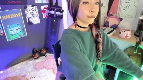 Snapshot of oni_dakotta chatting on 10.23.25 oni_dakotta online show from 10.23.25