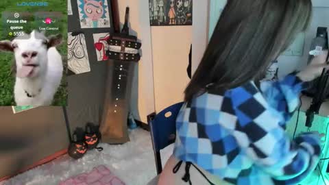 Snapshot of oni_dakotta chatting on 10.24.25 oni_dakotta online show from 10.24.25