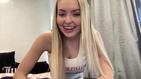 Snapshot of onicasummer chatting on 02.24.25 Onica Summer online show from 02.24.25