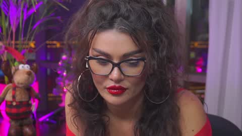 Nicolle online show from 12.04.24