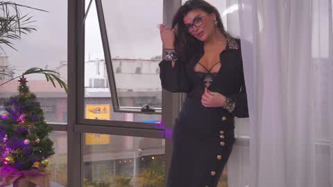 Nicolle online show from 12.10.24