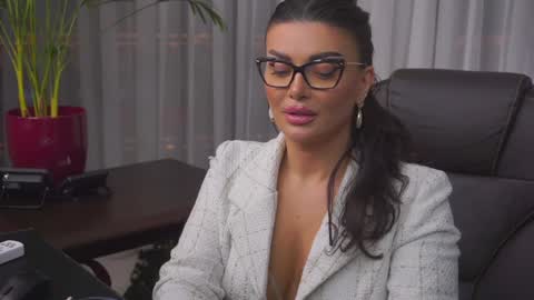 Nicolle online show from 12.13.24