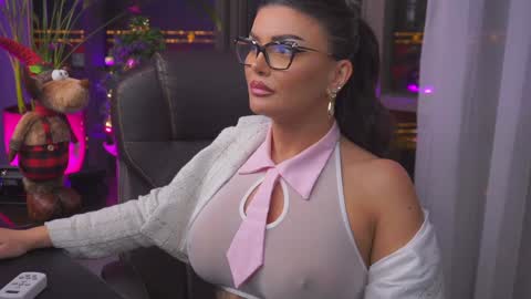 Nicolle online show from 12.13.24