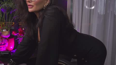 Nicolle online show from 12.20.24