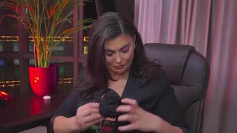 Nicolle online show from 01.08.25