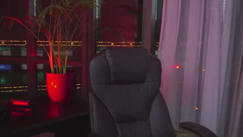 Nicolle online show from 01.08.25