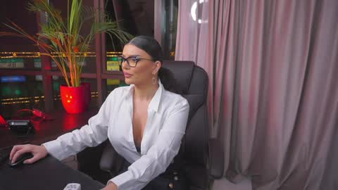Nicolle online show from 01.21.25
